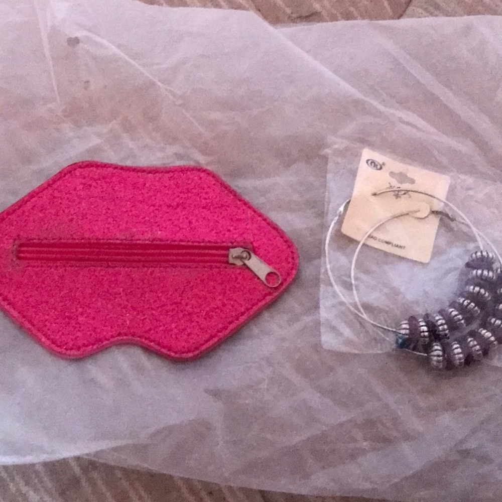 Lip pouch with hoop earrings